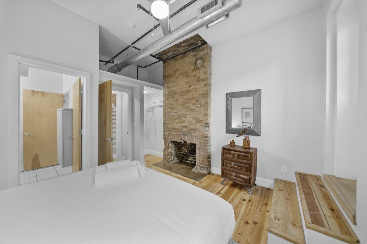 5 bedrooms, desk, iron/ironing board, free WiFi