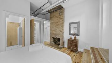 5 bedrooms, desk, iron/ironing board, free WiFi