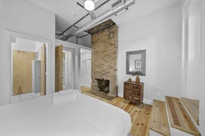 5 bedrooms, desk, iron/ironing board, free WiFi