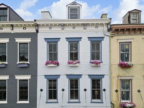 Exterior - Huge Retreat| Rooftop Deck| Stay At Findlay Market (Cincinnati)
