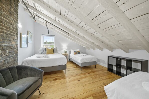 5 bedrooms, desk, iron/ironing board, free WiFi