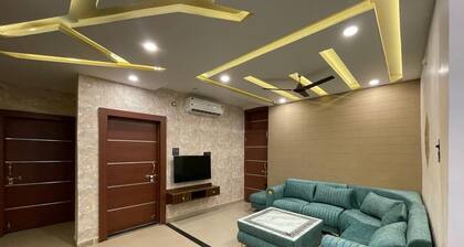 SUNRAYS STAYS-A Unique 3BHK Fort View apartment in the Heart of the City