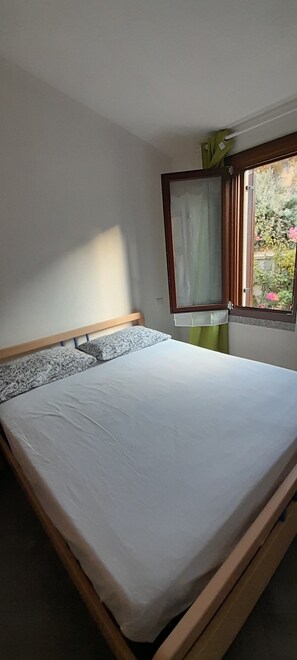 Room - Flat with Seeview, pool, terrace (Trinità d'Agultu e Vignola)