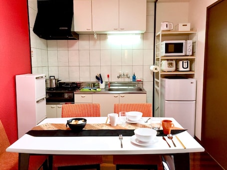 Basic Apartment | Living area | 19-inch flat-screen TV with satellite channels