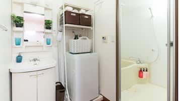 Basic Apartment | Bathroom