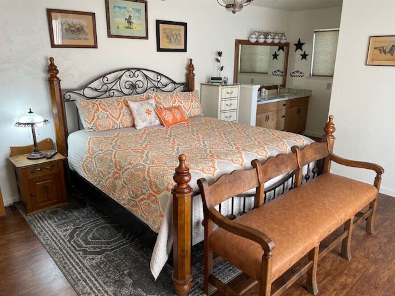 4 bedrooms, desk, travel cot, WiFi