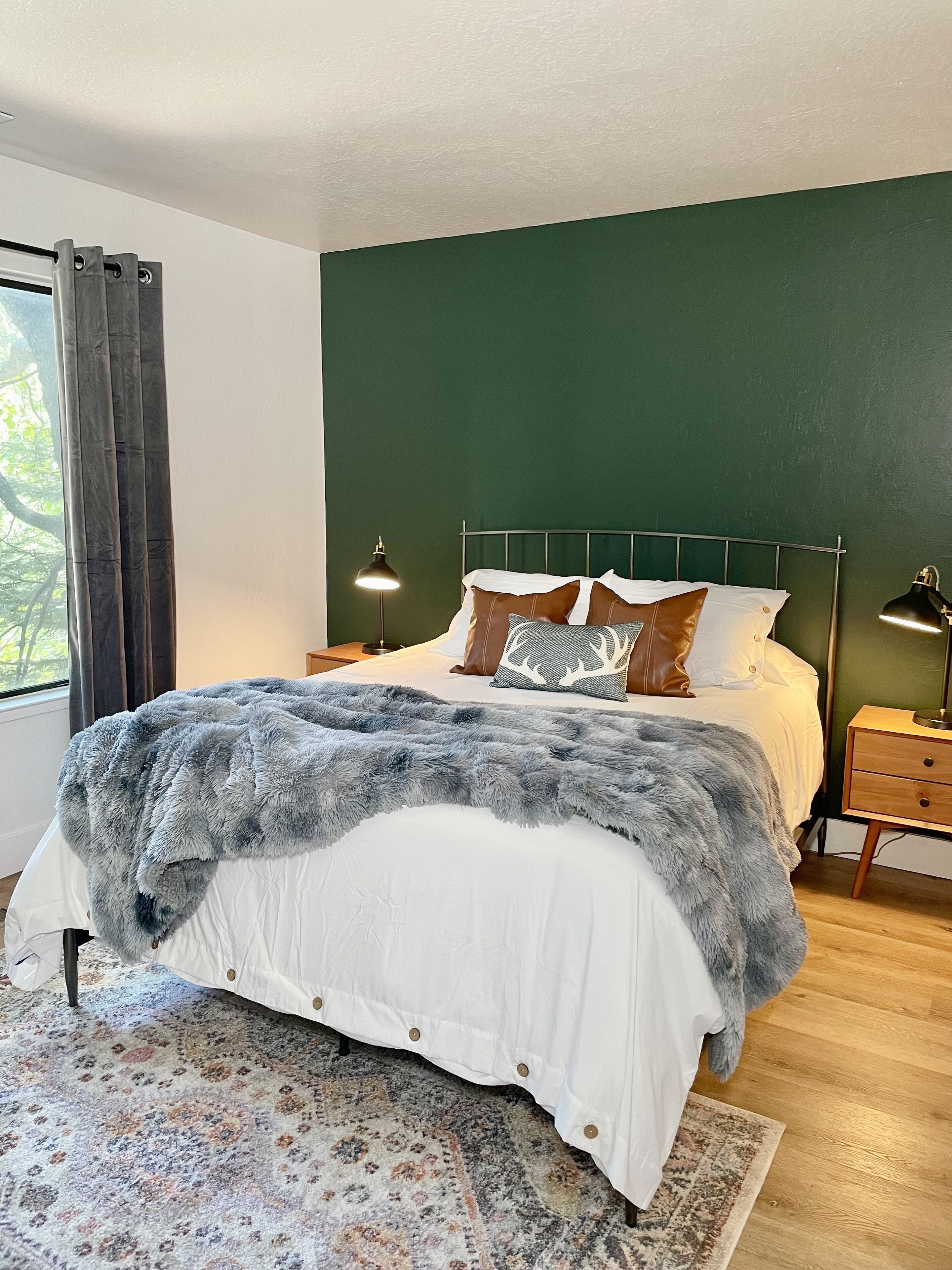 4 bedrooms, desk, iron/ironing board, travel crib