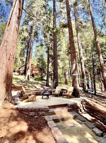FirePit~Horseshoes~King Beds~Near Lake, Wine, Snow