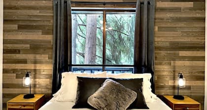 FirePit~Horseshoes~King Bed~Near Lake, Wine, Farms