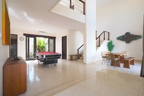 Comfort Villa, 3 Bedrooms, Private Pool | Living area | 55-inch Smart TV with digital channels - Villa Maxima (Canggu)