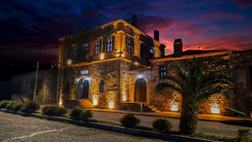 Vista frontal de la propiedad
