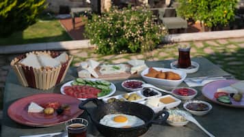 Free daily local cuisine breakfast