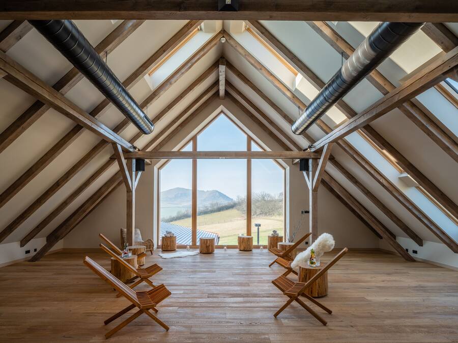 Sauna, hot tub, perawatan tubuh, body wrap, dan body scrub