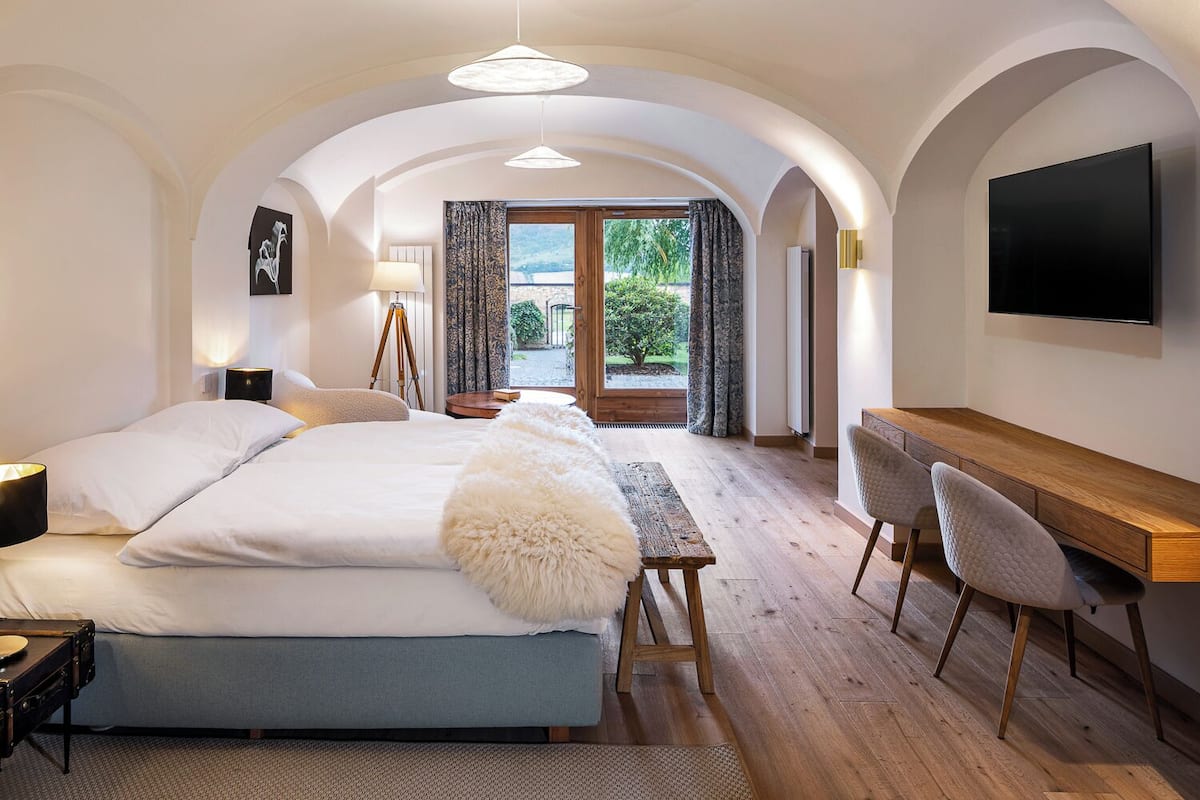 Habitación superior | Ropa de cama hipoalergénica, minibar y espacio para trabajar con laptop 