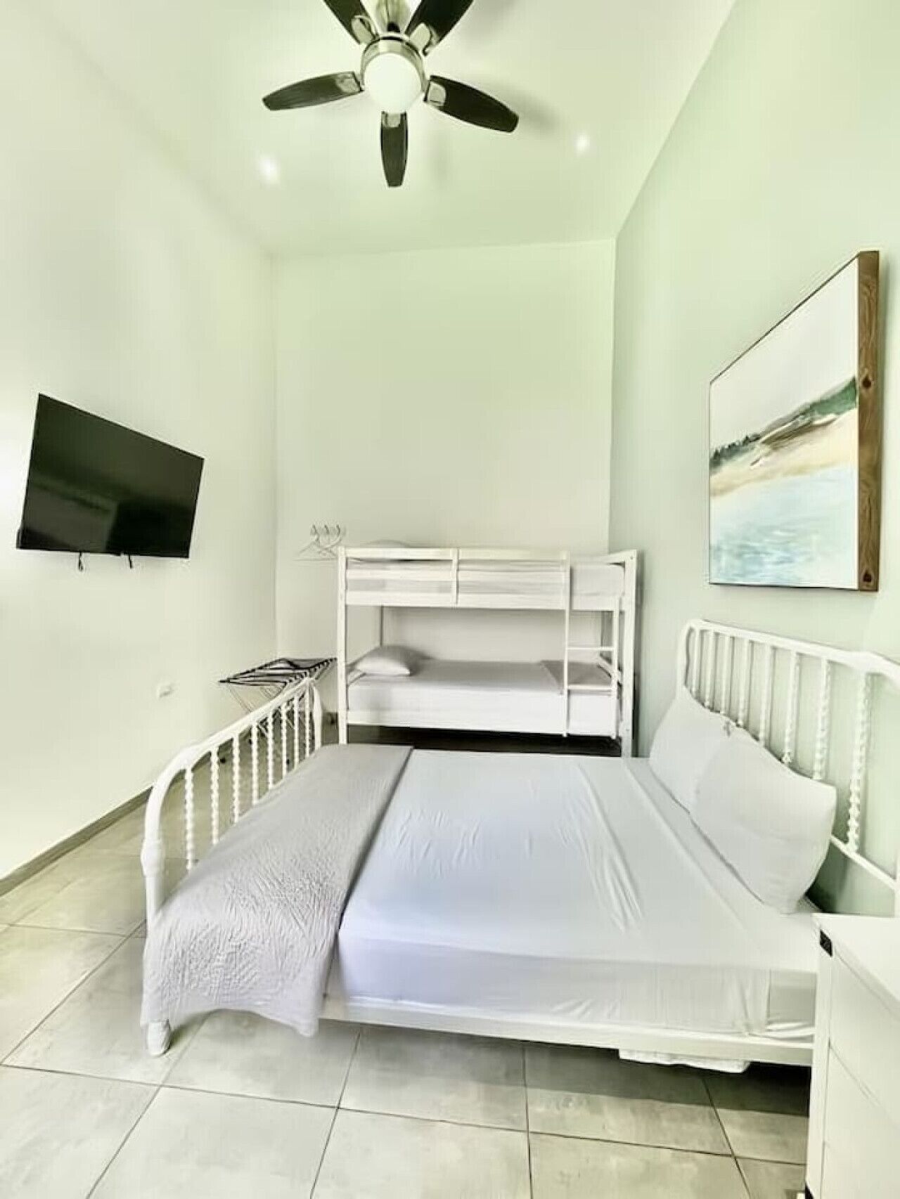 2 bedrooms, WiFi, bed sheets