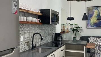 Coffee/tea maker, fridge, microwave, stovetop