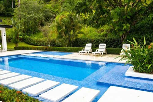 House with private pool and fully equipped BBQ