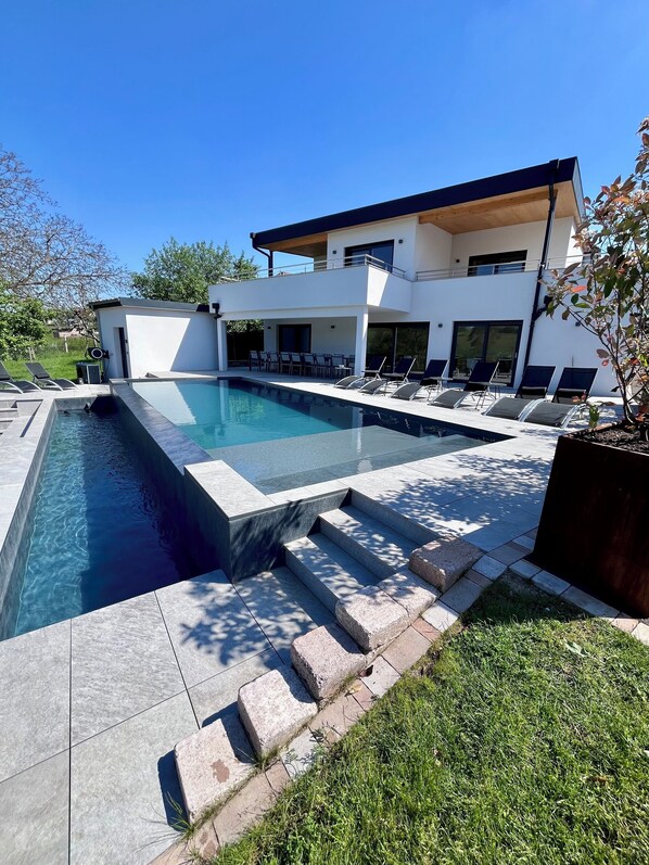 Piscine extérieure, piscine chauffée