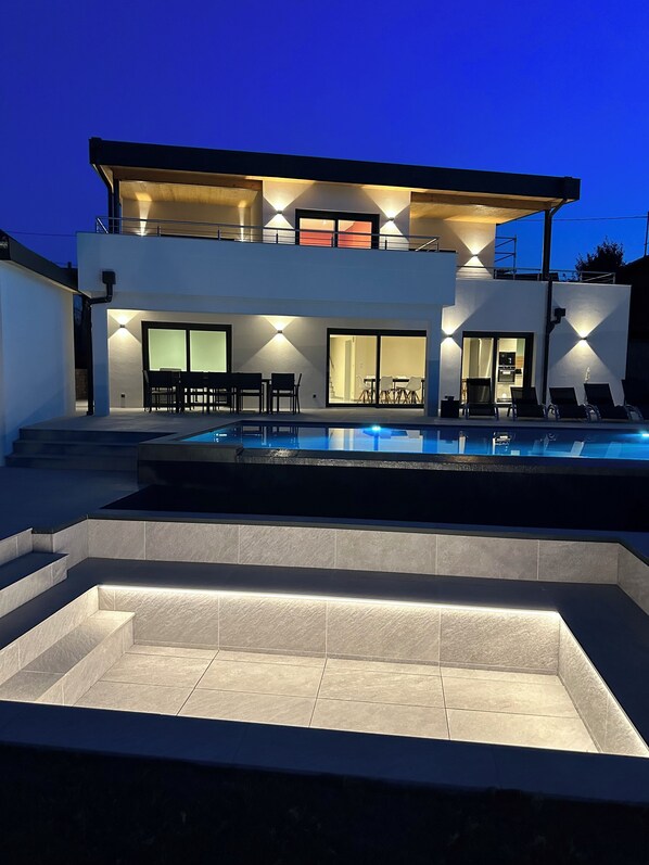 Piscine extérieure, piscine chauffée