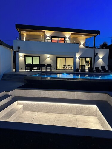 Private villa 230m2/ Overflow pool/Jacuzzi-Sauna/Games - Pétanque Strasbourg