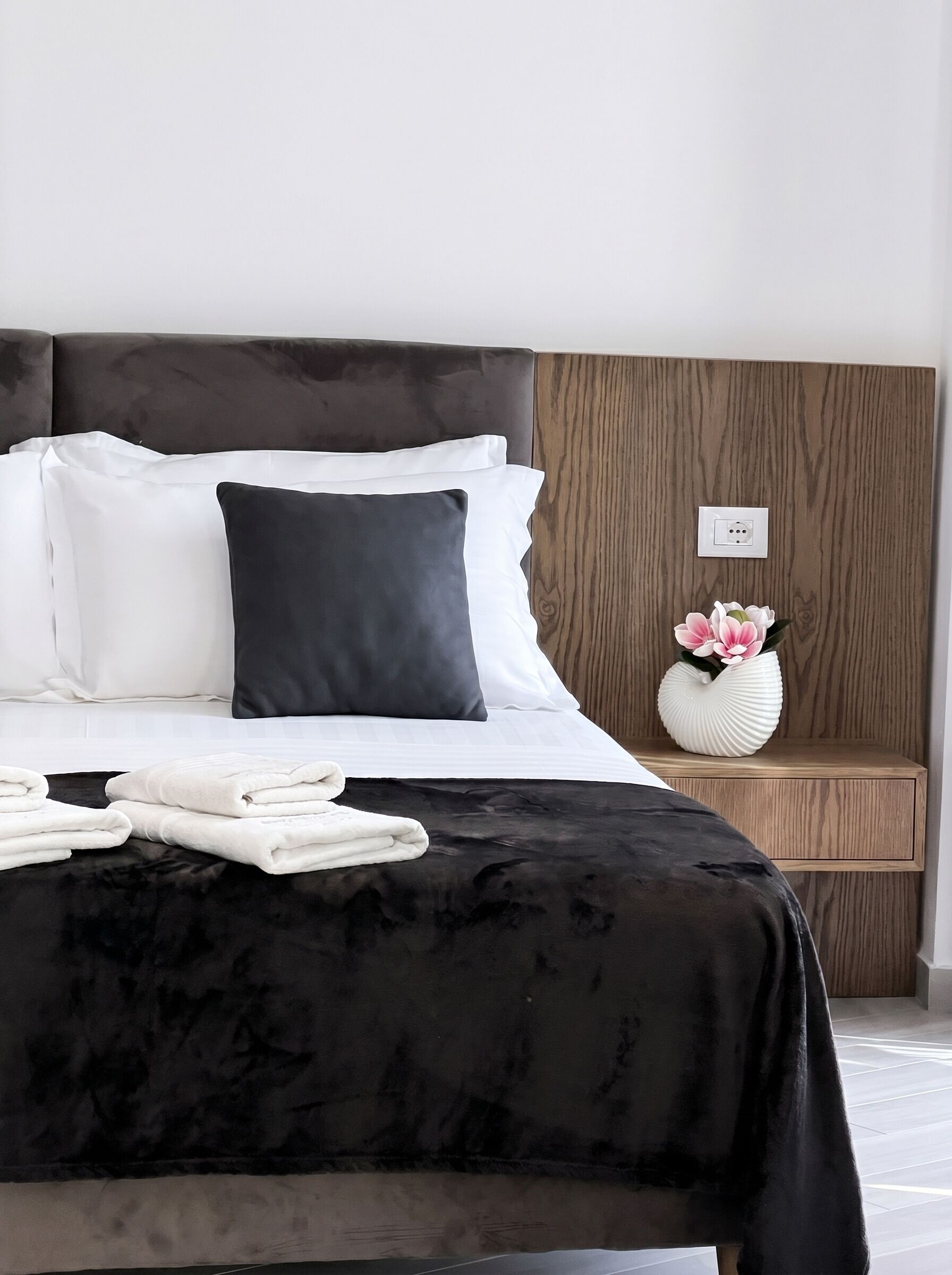 Ropa de cama de alta calidad y escritorio