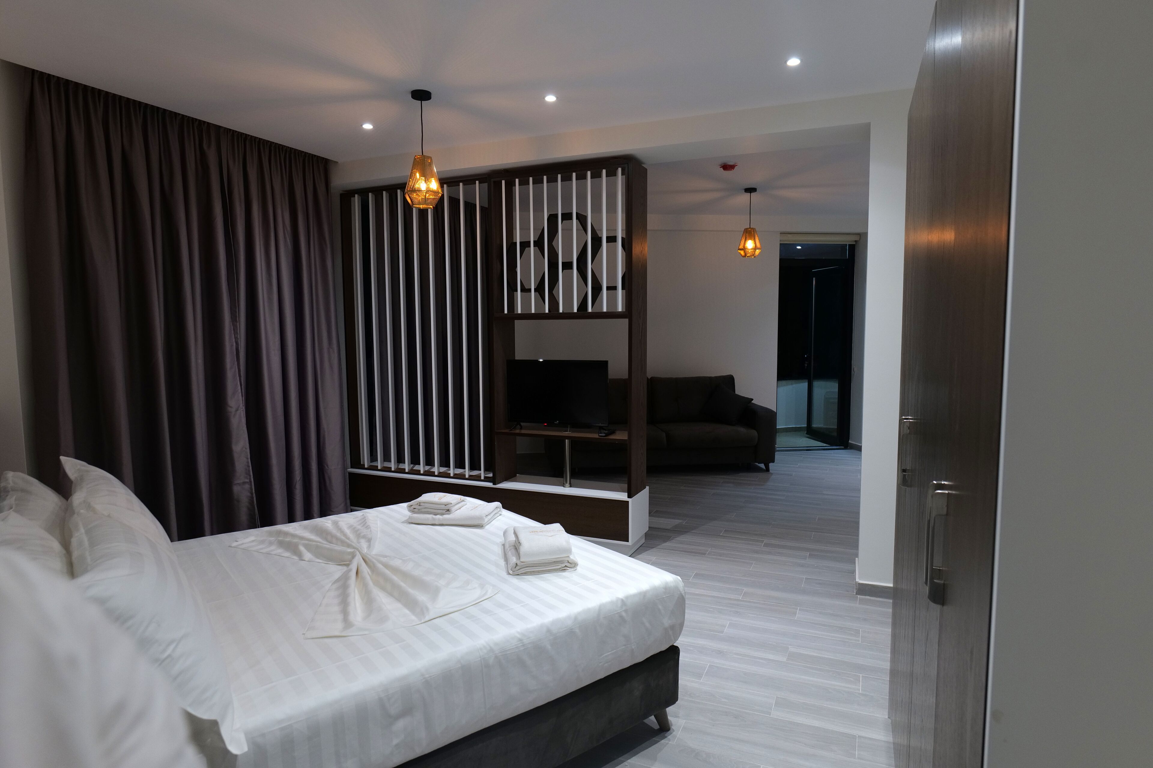 豪華套房 | 書桌、筆電工作  空間、免費無線上網、床單