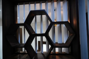 デラックス スイート | デスク、ノートパソコン用作業スペース、WiFi (無料)、ベッドシーツ