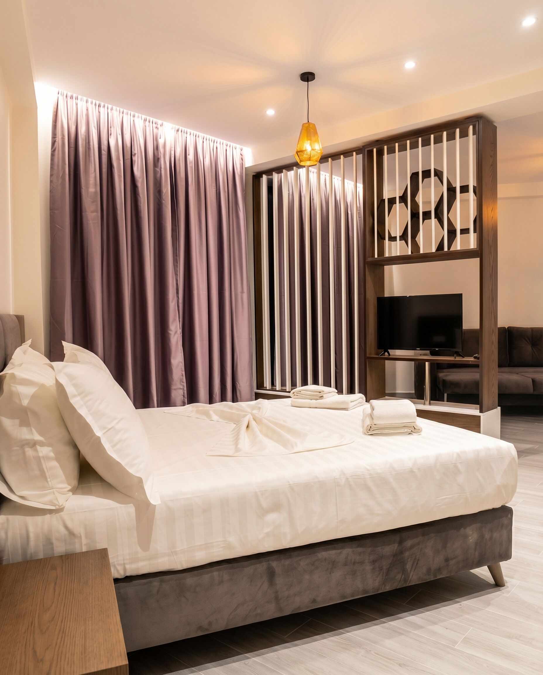 Deluxe Suite | Desk, laptop workspace, free WiFi, bed sheets