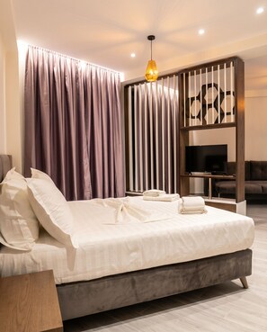 Suite – deluxe | Skrivebord, skrivebord for bærbar PC, wi-fi (inkludert) og sengetøy