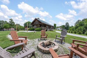 Property grounds - Rustic Cabin, Dock, Hot Tub, Firepit, Kayaks (Winchester)