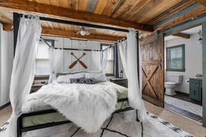 3 bedrooms, desk, travel cot, free WiFi