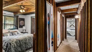 3 bedrooms, desk, travel crib, free WiFi