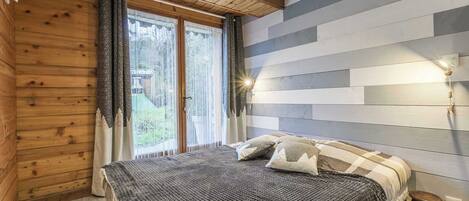 3 slaapkamers, een strijkplank/strijkijzer, reisbedje, gratis wifi