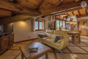 Fernseher, DVD-Player, Stereoanlage