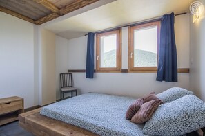 3 bedrooms, iron/ironing board, travel crib, free WiFi