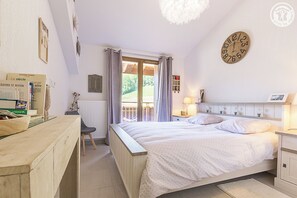 2 bedrooms, iron/ironing board, travel crib, free WiFi