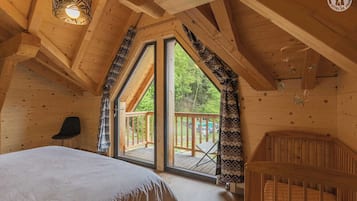 4 bedrooms, iron/ironing board, travel cot, free WiFi