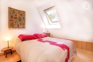 2 bedrooms, iron/ironing board, travel crib, free WiFi