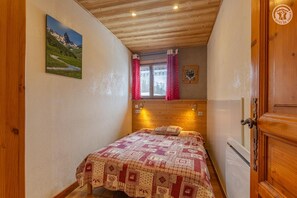3 室のベッドルーム、アイロン / アイロン台、旅行用ベビーベッド、WiFi (無料)