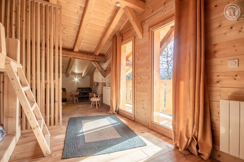 Au Cœur de la Vallée du Beaufortain, "petit Tyrol" Savoyard, le Gîte est Situé à Seulement 15 km des