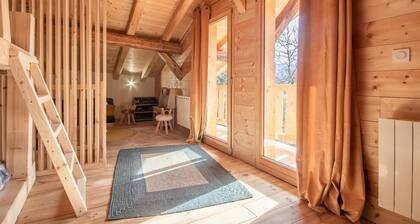 Au Cœur de la Vallée du Beaufortain, "petit Tyrol" Savoyard, le Gîte est Situé à Seulement 15 km des