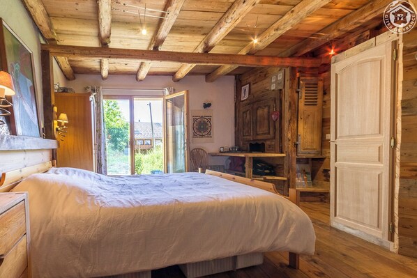 5 chambres, fer et planche à repasser, lit parapluie, Wi-Fi gratuit