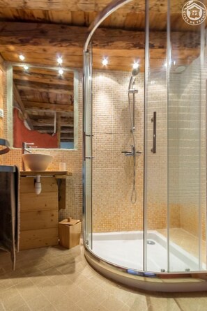 Bathtub, hair dryer
