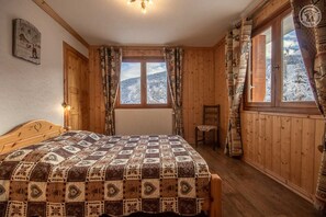 2 bedrooms, iron/ironing board, travel cot, free WiFi