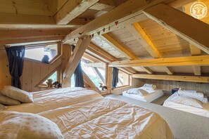 4 habitaciones, tabla de planchar con plancha y cuna de viaje 