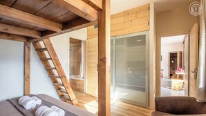 4 室のベッドルーム、アイロン / アイロン台、旅行用ベビーベッド、WiFi (無料)