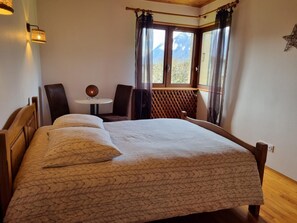 3 室のベッドルーム、アイロン / アイロン台、旅行用ベビーベッド、WiFi (無料)