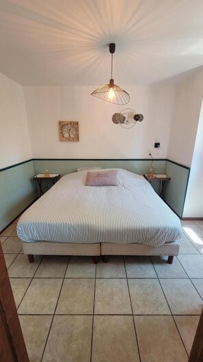 1 soverom, strykejern/-brett, reiseseng for barn og wi-fi (inkludert)