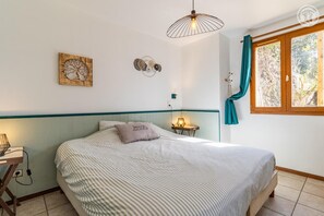 1 bedroom, iron/ironing board, travel cot, free WiFi