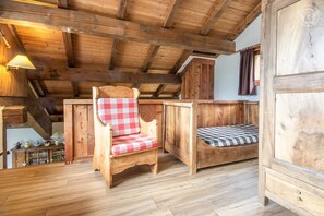 3 bedrooms, iron/ironing board, travel cot, free WiFi